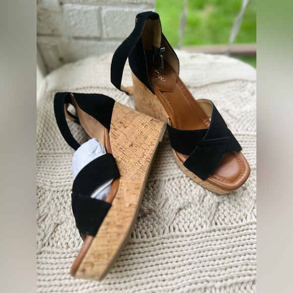 New Crown Vintage Women’s Black Leather Platform Sandals - Picture 5 of 8